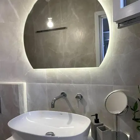 Minimal Cream Pool-front In Apartmán Páros