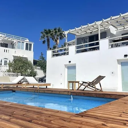 Apartment Minimal Cream Pool-front In Parikia (Paros)