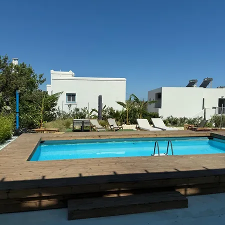 Minimal Cream Pool-front In Apartment Parikia (Paros)