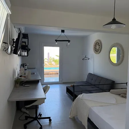 Minimal Cream Pool-front In Apartment Parikia (Paros)