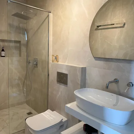 Minimal Cream Pool-front In