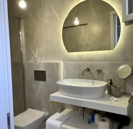 Minimal Cream Pool-front In アパート