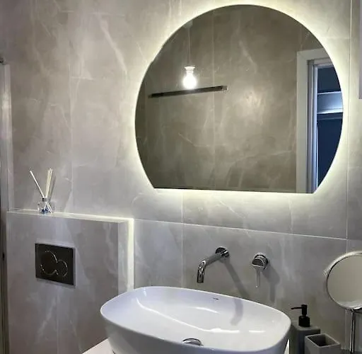 アパート Minimal Cream Pool-front In