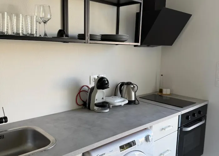 Minimal Cream Pool-front In パロス島