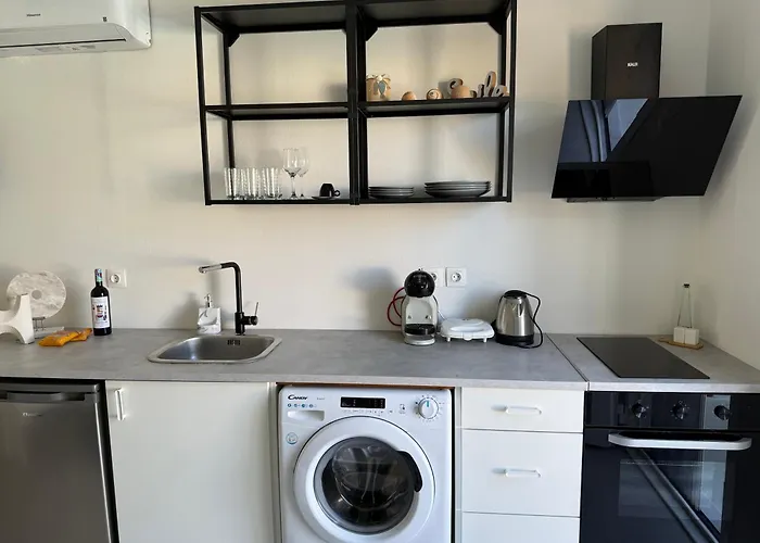 Minimal Cream Pool-front In * パロス島