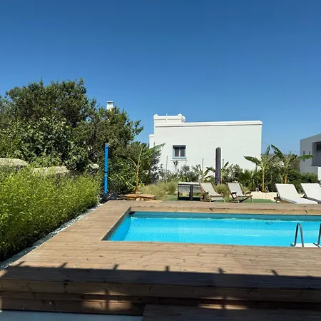 Minimal Cream Pool-front In *