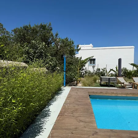 Minimal Cream Pool-front In Apartment Parikia (Paros)