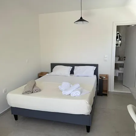 Minimal Cream Pool-front In Parikia (Paros)