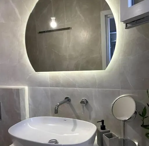 Minimal Cream Pool-front In Apartment Parikia (Paros)