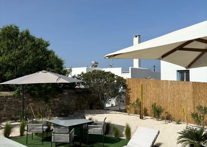 Apartment Minimal Cream Pool-front In *