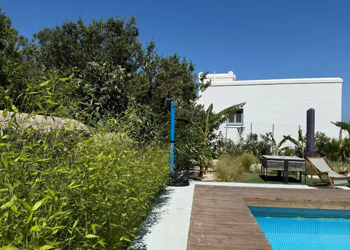 Apartment Minimal Cream Pool-front In