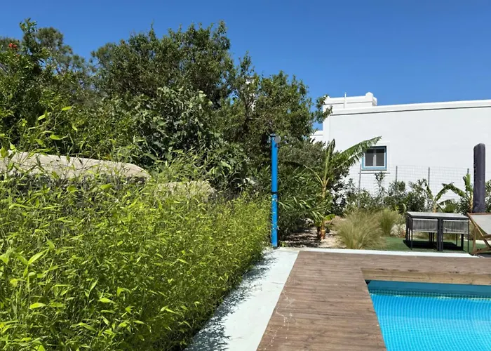 Minimal Cream Pool-front In