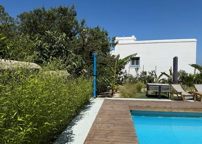 Minimal Cream Pool-front In Apartment Parikia (Paros)