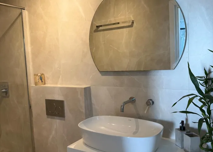 Apartment Minimal Cream Pool-front In